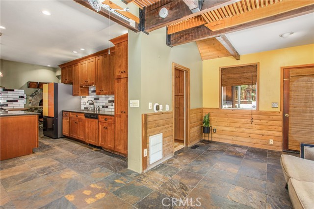 Detail Gallery Image 10 of 34 For 9323 Cedar Dr, Forest Falls,  CA 92339 - 1 Beds | 1/1 Baths