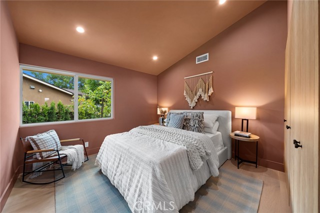 24153 Califa Street, Woodland Hills CA: https://media.crmls.org/medias/40ae783b-8e5b-4770-8a39-d2752ddef234.jpg