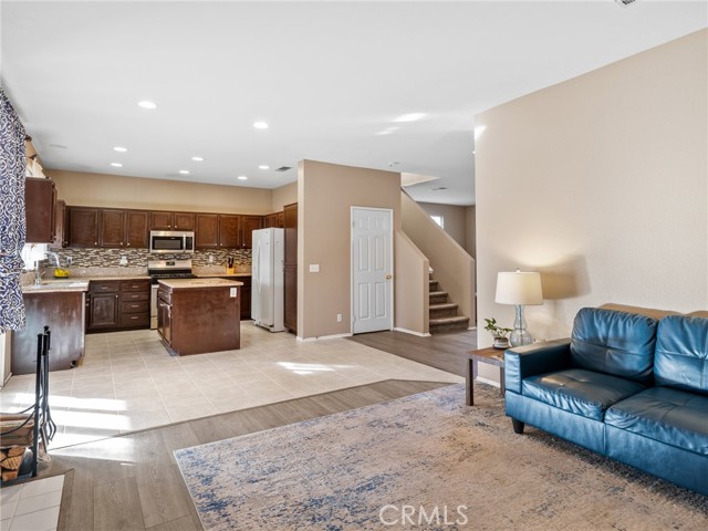 Detail Gallery Image 14 of 35 For 15647 Choctaw Ct, Victorville,  CA 92395 - 3 Beds | 2/1 Baths