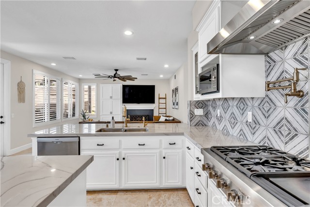 57 Hillrise, Rancho Santa Margarita CA: https://media.crmls.org/medias/40aeb135-b2f3-41a9-a660-2632fe869dab.jpg
