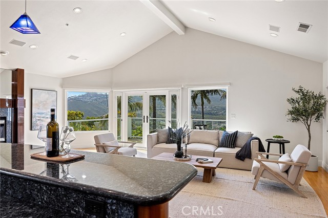 1110 Novilunio, San Clemente CA: https://media.crmls.org/medias/40af18c0-62eb-4668-9454-007c16955c32.jpg