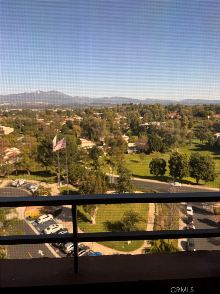 https://media.crmls.org/medias/40af8d8d-63be-4697-a354-393d9f107826.jpg?preset=X-Large