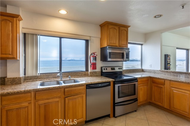 1750 E Ocean Boulevard, Long Beach CA: https://media.crmls.org/medias/40af9408-f336-4094-8e41-7f6cc3afedee.jpg
