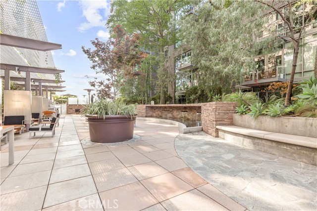 1111 S Grand Avenue, Los Angeles CA: https://media.crmls.org/medias/40af9adb-b5ec-4aea-9fa7-df017605dc88.jpg