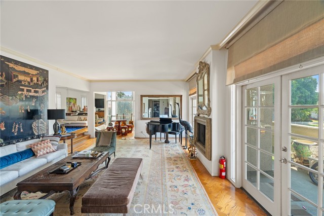 Detail Gallery Image 5 of 43 For 370 S Elm #2,  Beverly Hills,  CA 90212 - 2 Beds | 2/1 Baths