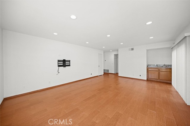 Detail Gallery Image 14 of 42 For 18402 Oxboro, Huntington Beach,  CA 92648 - 4 Beds | 2/1 Baths