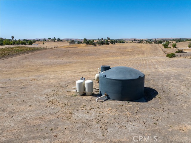 1875 Rancho Lomas Way, San Miguel CA: https://media.crmls.org/medias/40b15cdd-9462-468f-97e7-65684745eb80.jpg