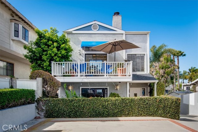 Front view stand alone beach bungalow townhouse!