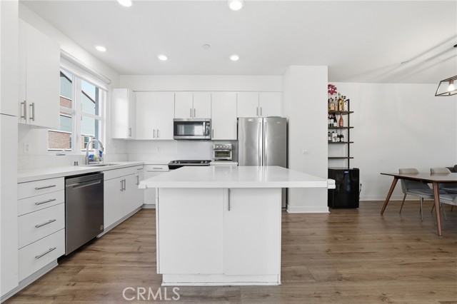 Detail Gallery Image 5 of 36 For 2700 E Chaucer #13,  Los Angeles,  CA 90065 - 4 Beds | 3/1 Baths