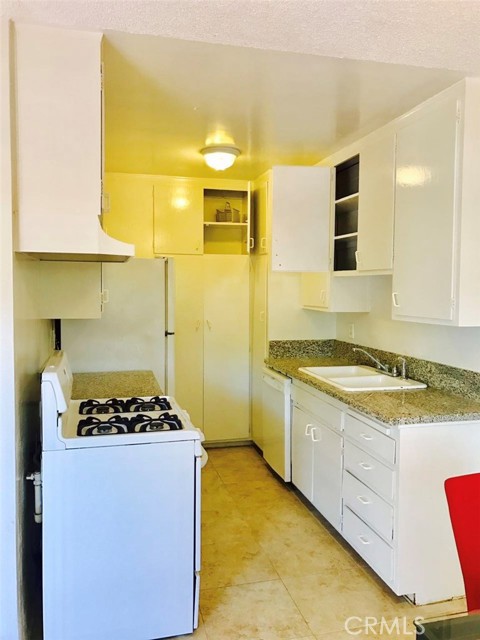 Detail Gallery Image 6 of 21 For 2302 Oak St, Santa Monica,  CA 90405 - – Beds | – Baths