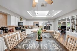 https://media.crmls.org/medias/40b2d063-8f0c-4ffa-89a8-2d8a0f0800a8.jpg?preset=X-Large