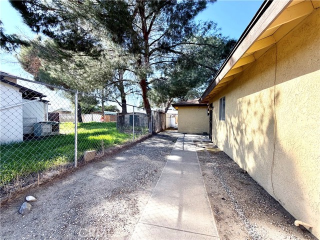 Detail Gallery Image 14 of 16 For 184 N Alessandro Ave #B,  San Jacinto,  CA 92583 - 2 Beds | 2 Baths