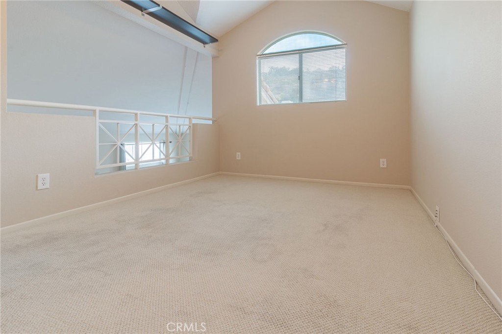 https://media.crmls.org/medias/40b4c6f3-3b93-4690-9969-d132598de2e7.jpg?preset=X-Large