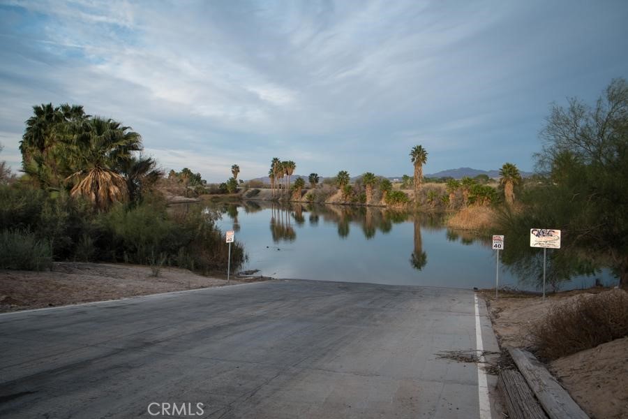 https://media.crmls.org/medias/40b52570-4e43-4199-b427-d4d5c66eca3b.jpg?preset=X-Large