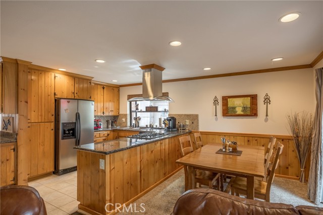 Detail Gallery Image 10 of 35 For 414 Pioneer Rd, Lake Arrowhead,  CA 92352 - 4 Beds | 2 Baths