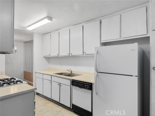 4919 Indian Wood Road, Culver City CA: https://media.crmls.org/medias/40b56699-c72f-4147-b5c6-a76cc2db9a14.jpg