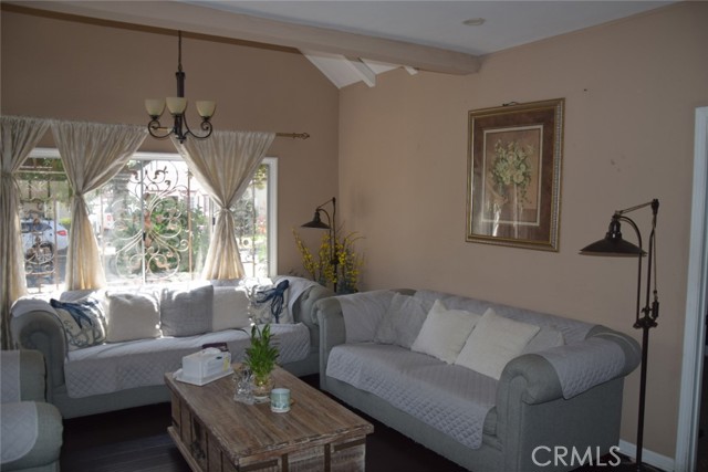 1935 Maine Avenue, Long Beach CA: https://media.crmls.org/medias/40b574c2-e7b5-4e70-996f-8c5492ecb217.jpg