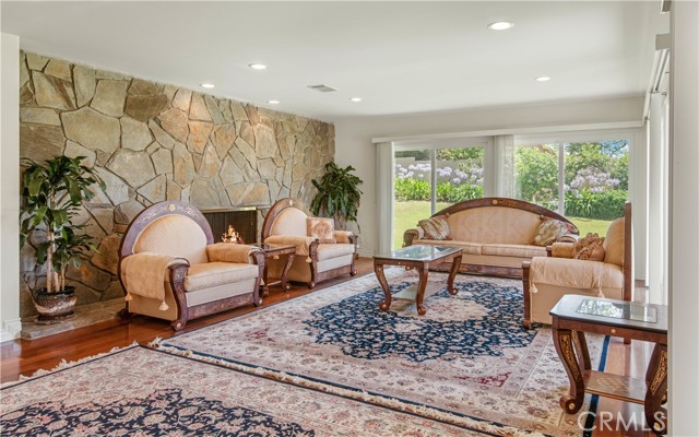 6966 Crest Road, Rancho Palos Verdes CA: https://media.crmls.org/medias/40b6167b-755b-40d6-b393-a86ffe3f9b10.jpg