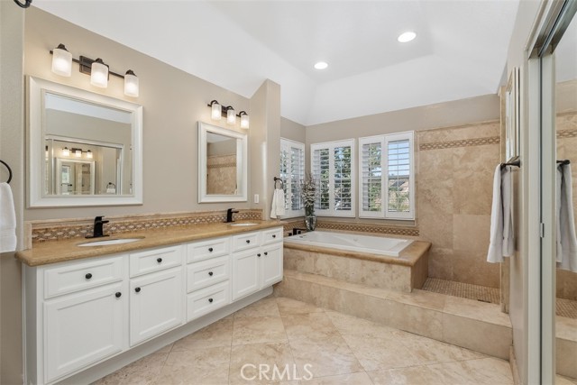 7 Mariposa, Rancho Santa Margarita CA: https://media.crmls.org/medias/40b643b7-7754-4e65-9ec1-5e5503f396cd.jpg