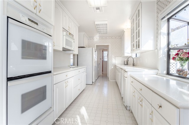 Detail Gallery Image 7 of 31 For 19218 Schoolcraft, Reseda,  CA 91335 - 3 Beds | 2 Baths