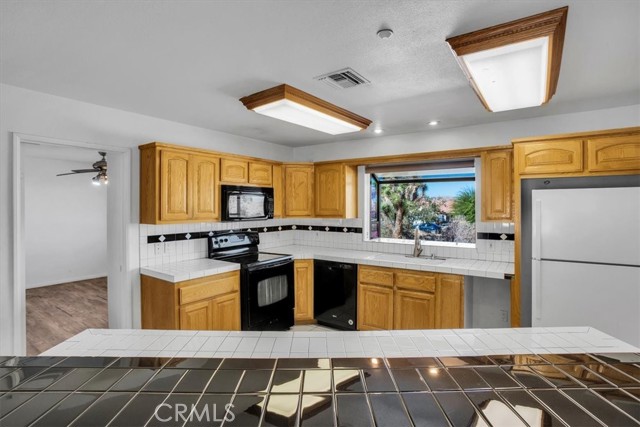 Detail Gallery Image 7 of 35 For 61555 Onaga Trl, Joshua Tree,  CA 92252 - 2 Beds | 2 Baths