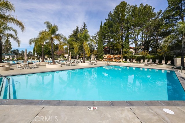 Image 36 of 53 For 22701 Foxridge