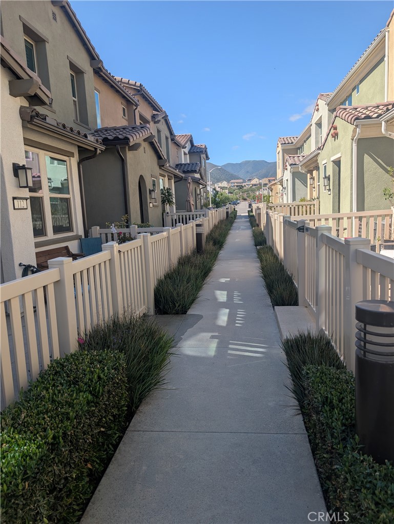 https://media.crmls.org/medias/40b77391-a121-4367-94e4-074b5d45cdbe.jpg?preset=X-Large