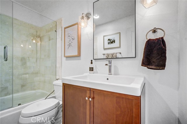 1 Deerwood W, Irvine CA: https://media.crmls.org/medias/40b8238d-dc89-454f-b3ca-418e867376c9.jpg