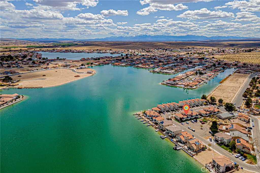 https://media.crmls.org/medias/40b867d2-f8e9-4357-9718-a48dc562c2d4.jpg?preset=X-Large
