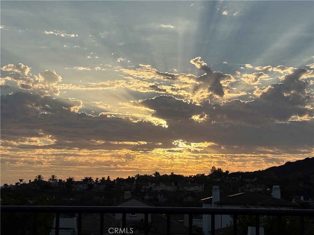 https://media.crmls.org/medias/40b89a40-6d8e-4365-a6ba-987b48a866ed.jpg?preset=X-Large