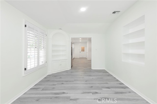 Detail Gallery Image 8 of 31 For 4168 Mary Ellen Ave, Studio City,  CA 91604 - 3 Beds | 2/1 Baths