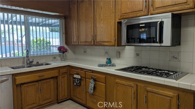 2736 Artesia Boulevard, Torrance CA: https://media.crmls.org/medias/40b94347-b677-4cd6-92ed-6aab351e2cb0.jpg
