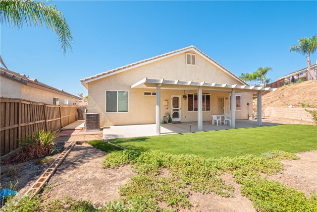 29100 Blue Spruce Circle, Menifee CA: https://media.crmls.org/medias/40b9584d-e66c-4ae2-bf66-c9e72368caa9.jpg