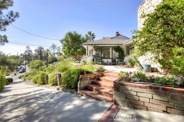 10557 Mahoney Dr, Sunland, CA 91040