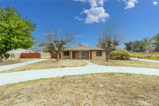 Detail Gallery Image 2 of 16 For 1010 N Palm Ave, Hemet,  CA 92543 - 4 Beds | 2 Baths