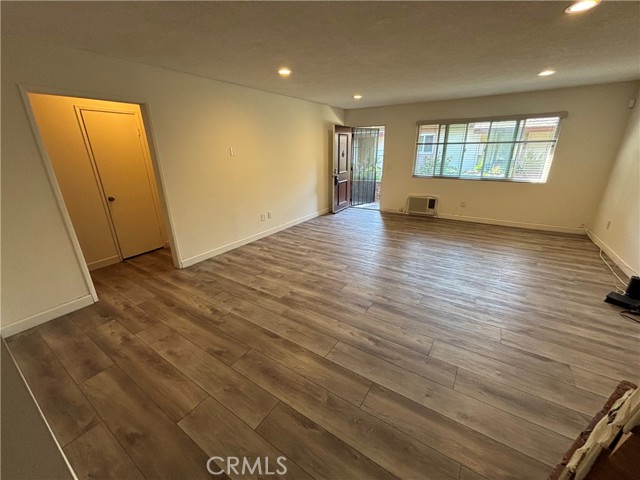 Detail Gallery Image 2 of 37 For 17926 Irvine Bld, Tustin,  CA 92780 - 2 Beds | 2 Baths