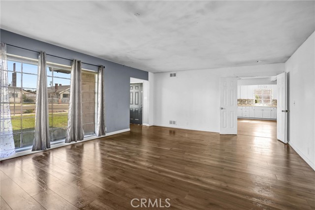 Detail Gallery Image 8 of 48 For 4539 Maine, Baldwin Park,  CA 91706 - 7 Beds | 4 Baths