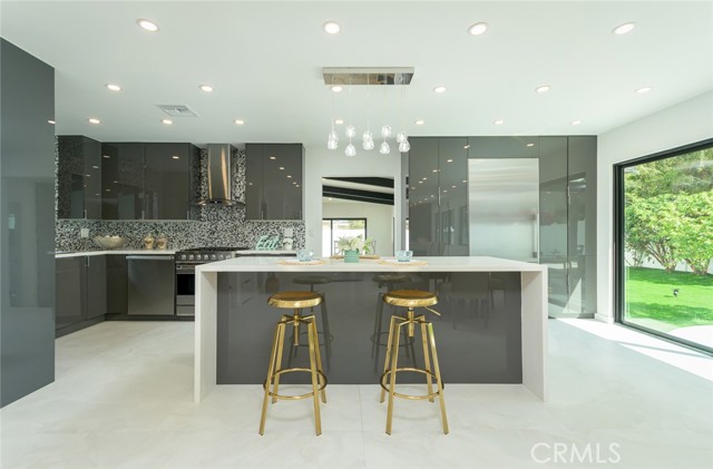 Detail Gallery Image 10 of 48 For 19806 Needles, Chatsworth,  CA 91311 - 3 Beds | 3 Baths