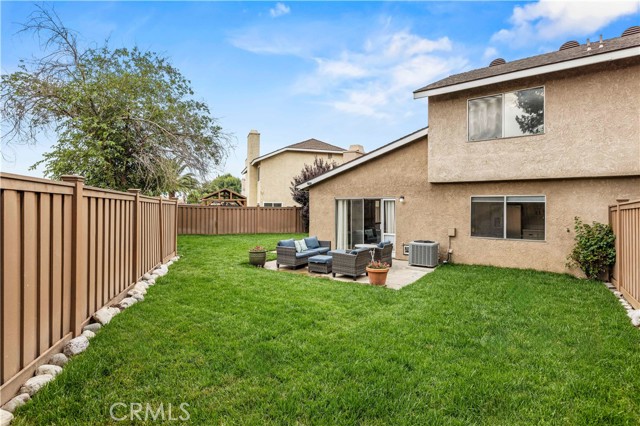 16606 Shinedale Drive, Canyon Country CA: https://media.crmls.org/medias/40c0013f-268d-4ae5-9ffe-4c36f21733f1.jpg