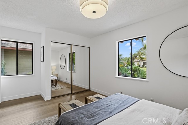 983 Oak Street, Costa Mesa CA: https://media.crmls.org/medias/40c1ae30-82d2-4759-a4cd-9ae4fa34dfb8.jpg