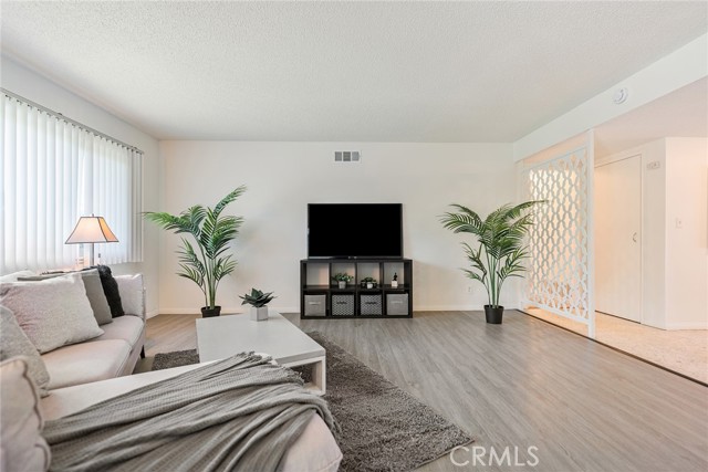 Detail Gallery Image 16 of 55 For 557 S Gardner Dr, Orange,  CA 92866 - 3 Beds | 2 Baths