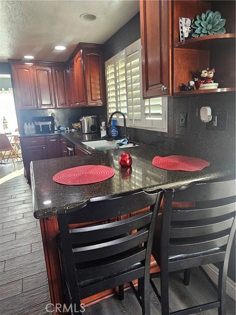 Detail Gallery Image 5 of 21 For 4311 Glenroy Ct, Jurupa Valley,  CA 92509 - 5 Beds | 3 Baths