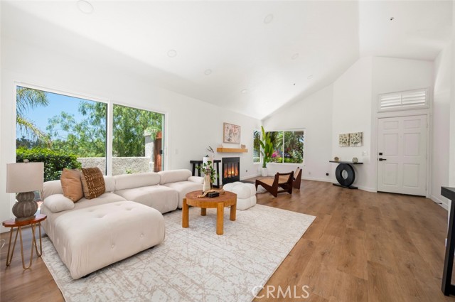 4 Saint Martin, Laguna Niguel CA: https://media.crmls.org/medias/40c2556e-1c97-4e8d-a576-a2c2cb2b6a84.jpg