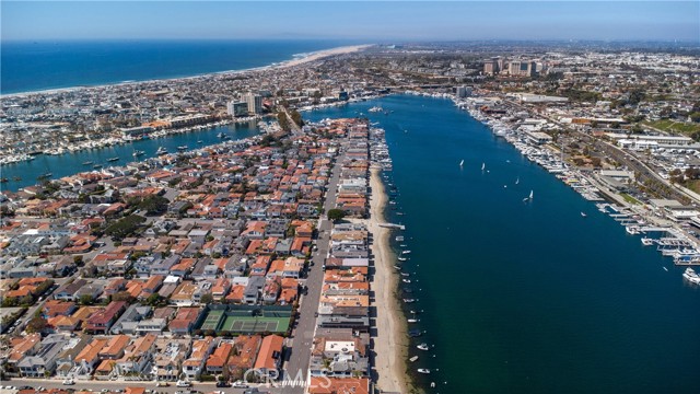 Detail Gallery Image 15 of 24 For 426 via Lido Nord, Newport Beach,  CA 92663 - 4 Beds | 3 Baths