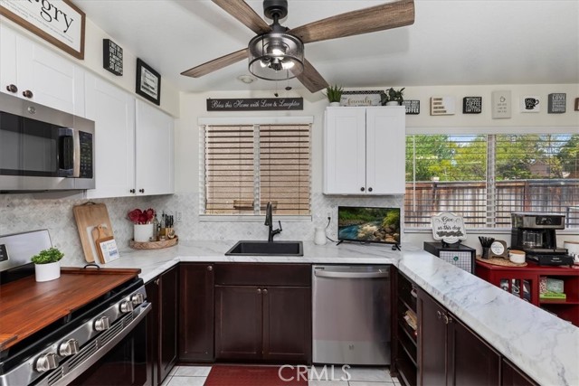 851 Blossomcreek Lane, Corona CA: https://media.crmls.org/medias/40c39956-92b9-4c87-b72b-023f1dc01fd8.jpg