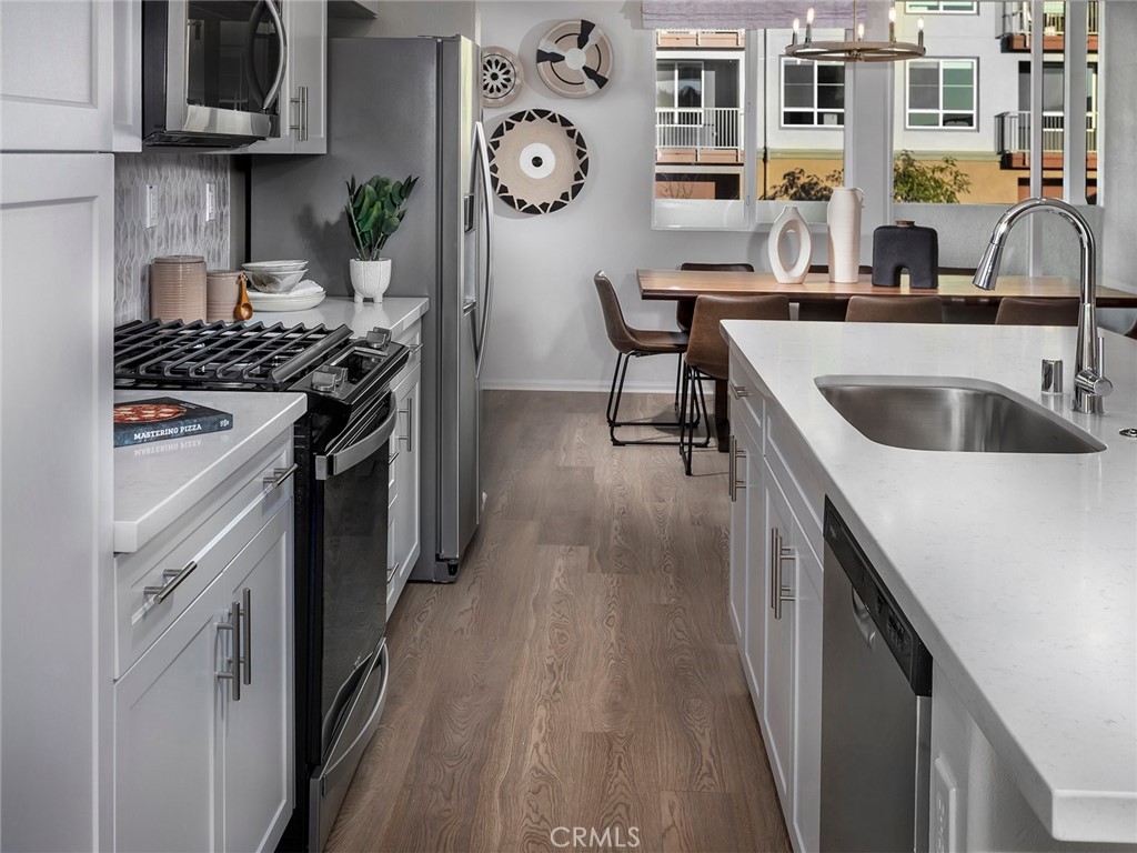 https://media.crmls.org/medias/40c41c9c-75a2-4288-9bcd-57bad103ac09.jpg?preset=X-Large