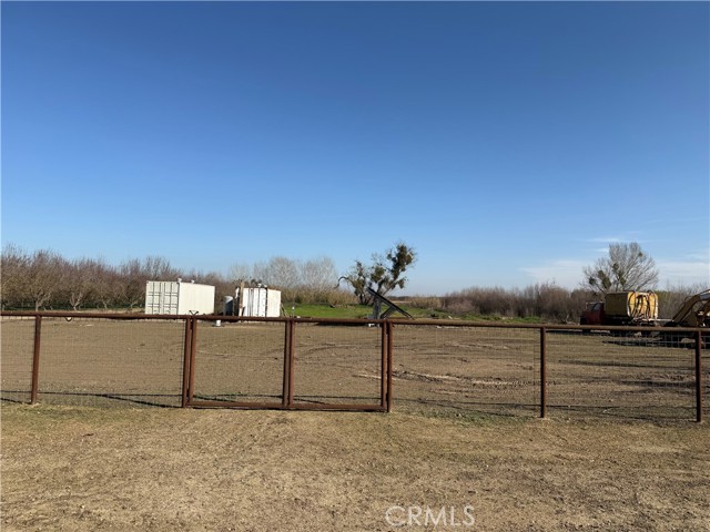 Detail Gallery Image 47 of 65 For 25565 Road 13, Chowchilla,  CA 93610 - 4 Beds | 3 Baths