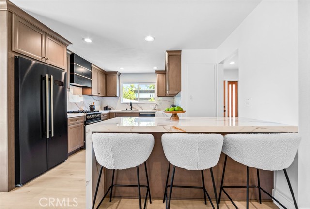 11 Rockrose Way, Irvine CA: https://media.crmls.org/medias/40c4755d-14a0-4ea3-b56e-12de7d383452.jpg