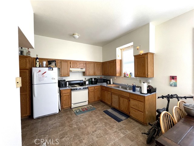 709 W 2nd Street, Chico CA: https://media.crmls.org/medias/40c52d67-abb4-4434-bce7-c7c8e7e66729.jpg