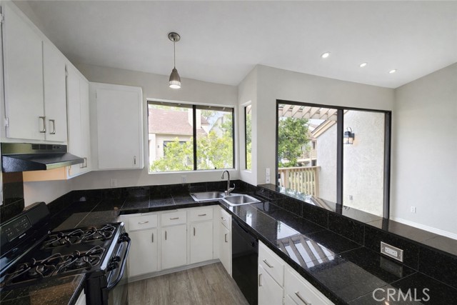 Image 7 of 39 For 10520 Lakeside  L